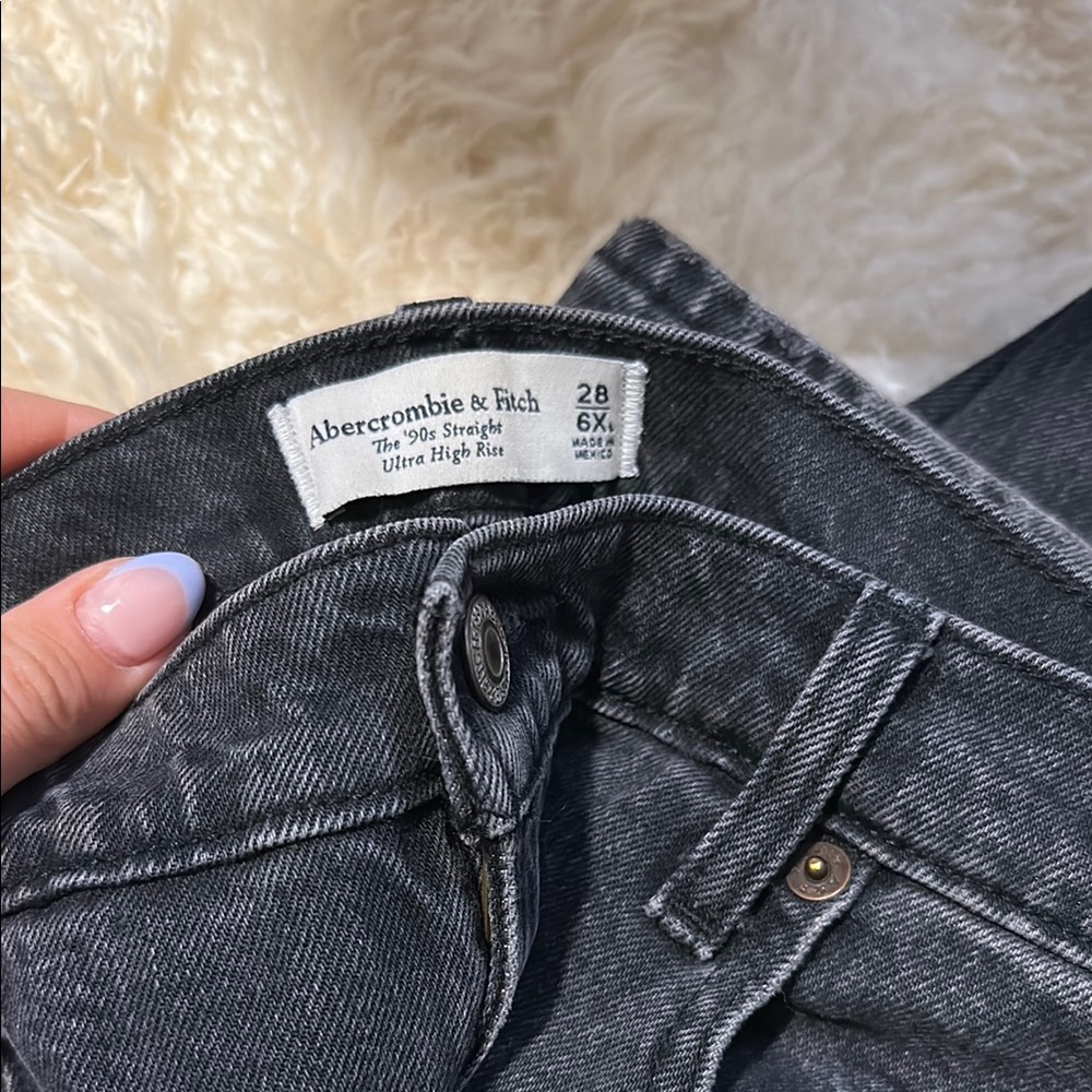 Abercrombie & Fitch Ultra High Rise 90s Straight Jeans